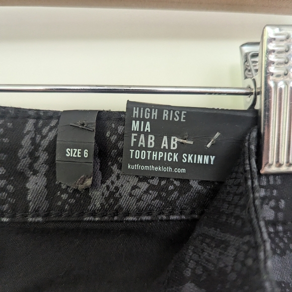 NWT Kut From Kloth Mia Snake Print Toothpick Skinny Jeans Black Size 6 Pants New - Picture 4 of 4